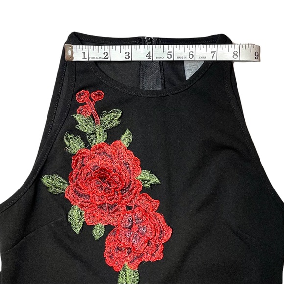 B Darlin Embroidered Red Rose Patch Sheath Sleeveless Black Dress size 1/2 - Picture 4 of 10